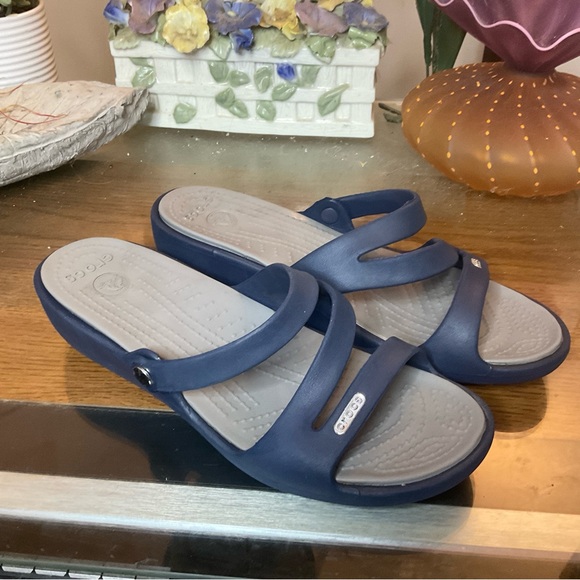 CROCS PATRICIA NAVY WEDGE SANDALS SZ 8 - Picture 1 of 7